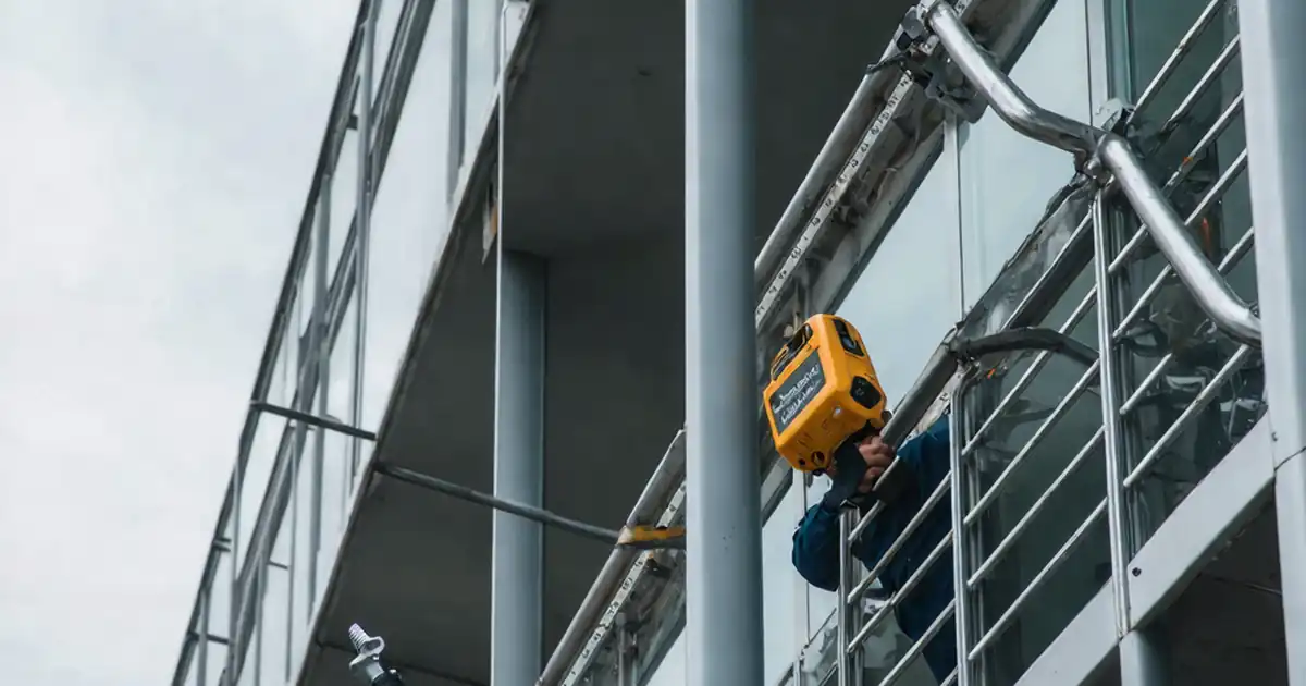 Review façade interface: balustrades & edge protection image