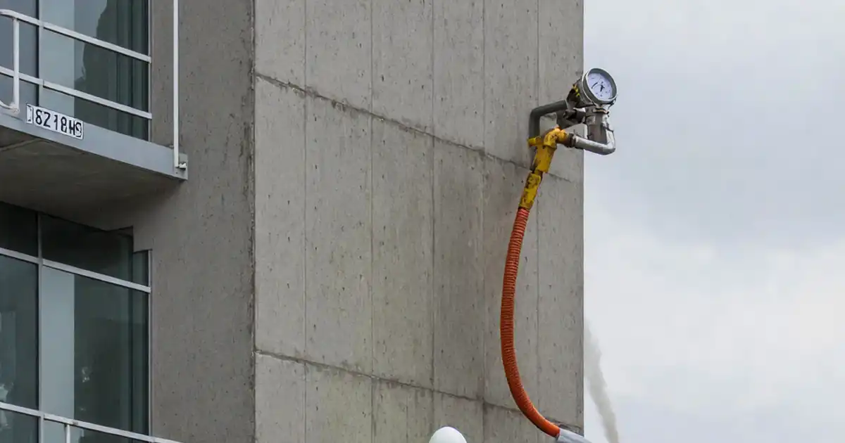 Test façade precast joints for watertightness after sealing image